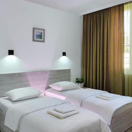 Отель WESTAY Тбилиси Экстерьер фото