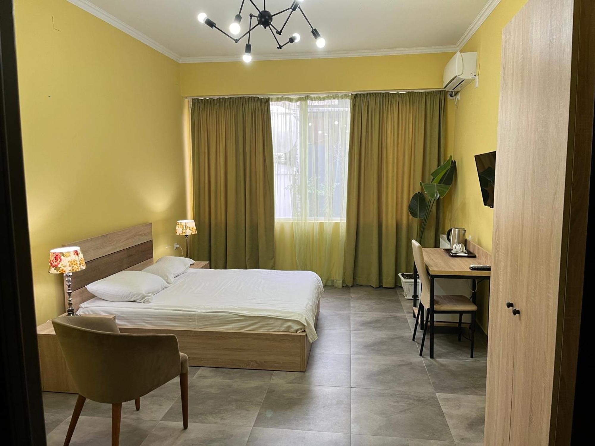 Отель WESTAY Тбилиси Экстерьер фото