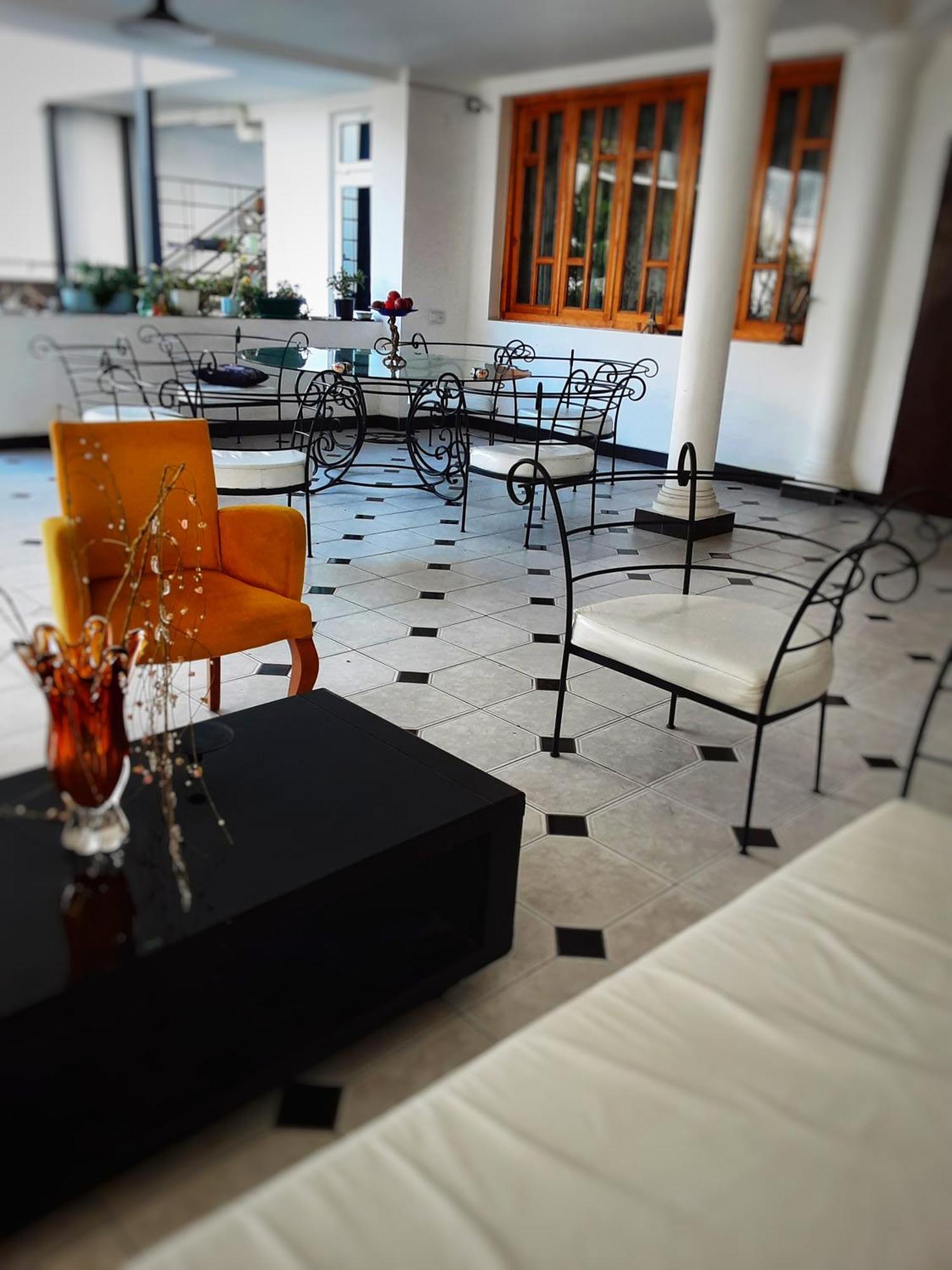 Отель WESTAY Тбилиси Экстерьер фото