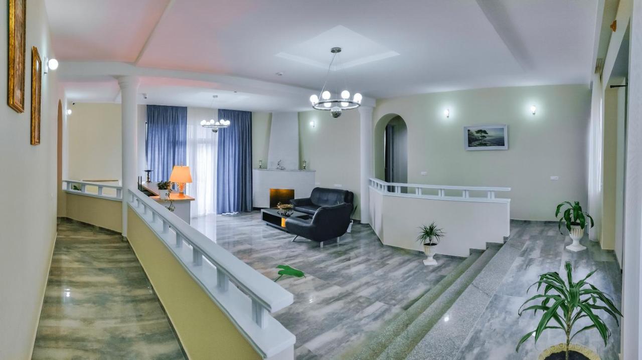 Отель WESTAY Тбилиси Экстерьер фото