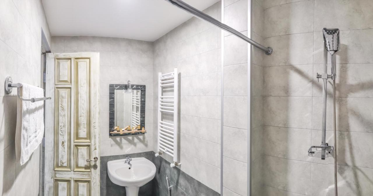 Отель WESTAY Тбилиси Экстерьер фото