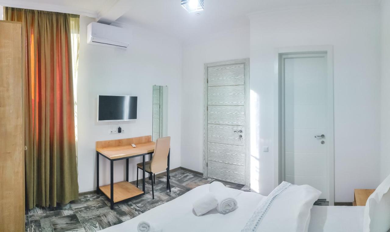 Отель WESTAY Тбилиси Экстерьер фото